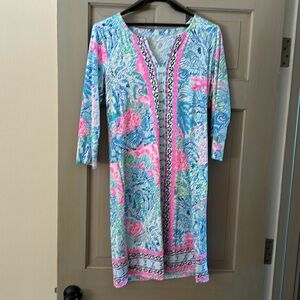 3/4 sleeve multi-colored Lilly Pulitzer dress with small v-neck front. Size M